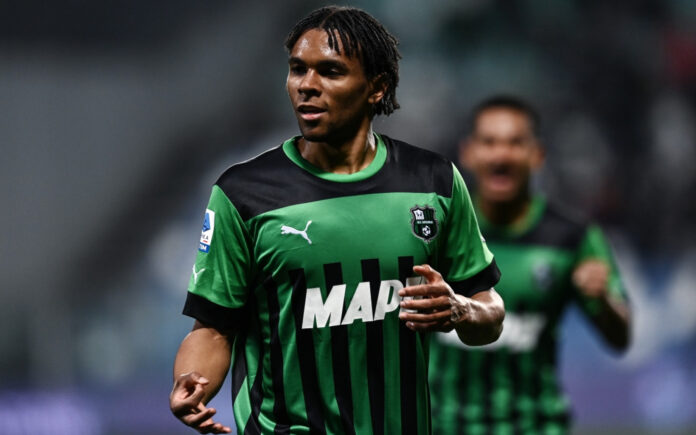 Lauriente con la maglia del Sassuolo