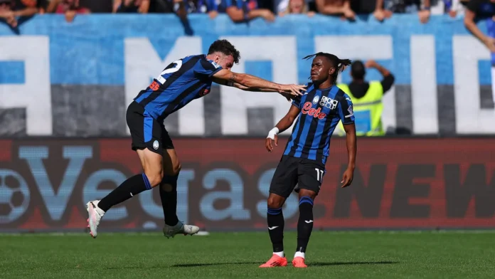 Lookman con la maglia dell'Atalanta