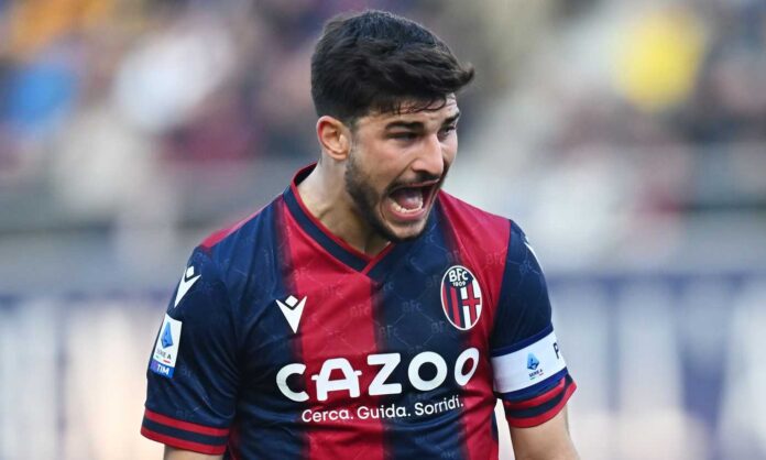 Riccardo Orsolini con la maglia del Bologna