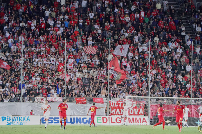 Tifosi allo stadio